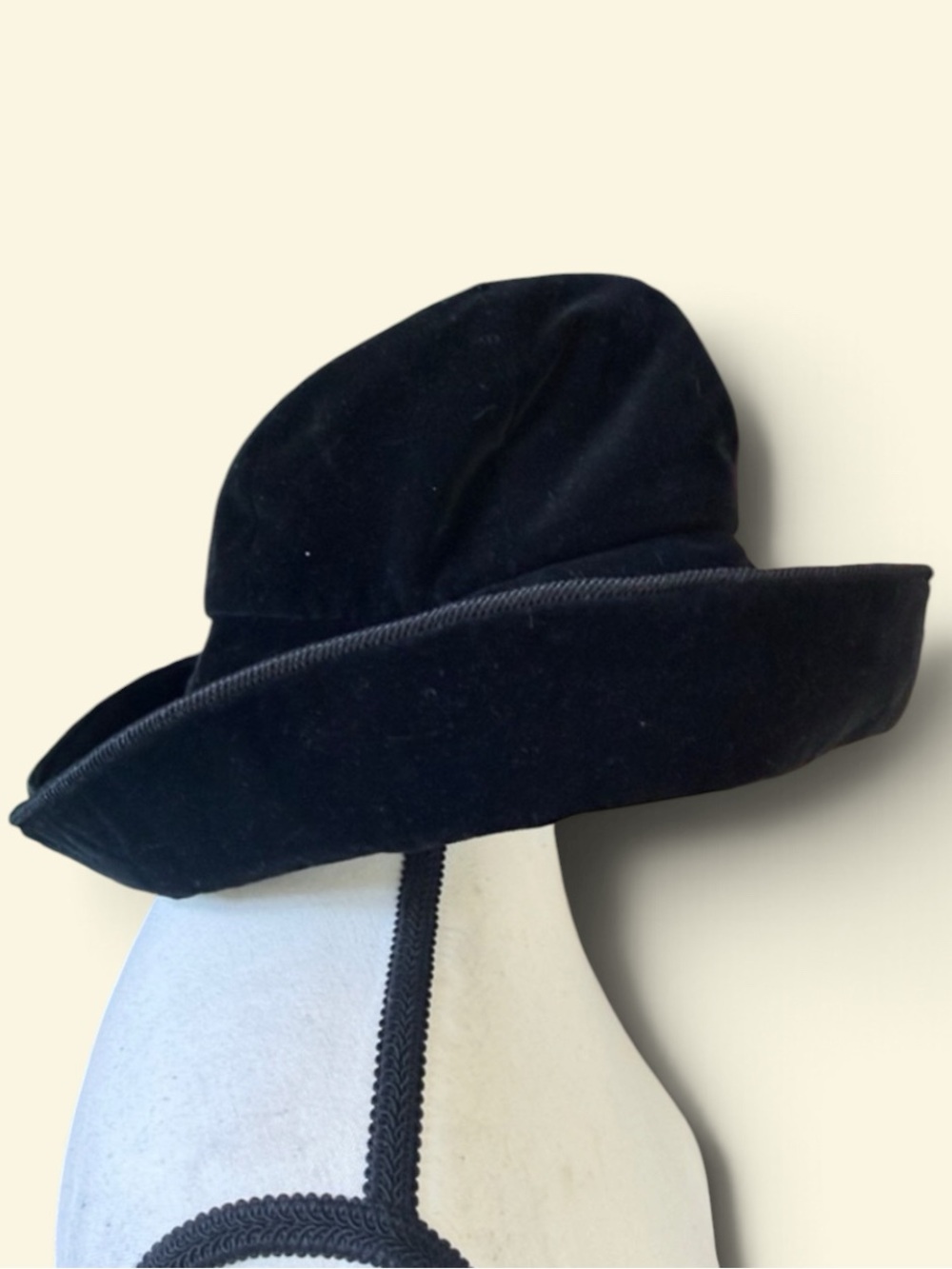 PATRICIA UNDERWOOD New York ladies felt black hat, excellent condition